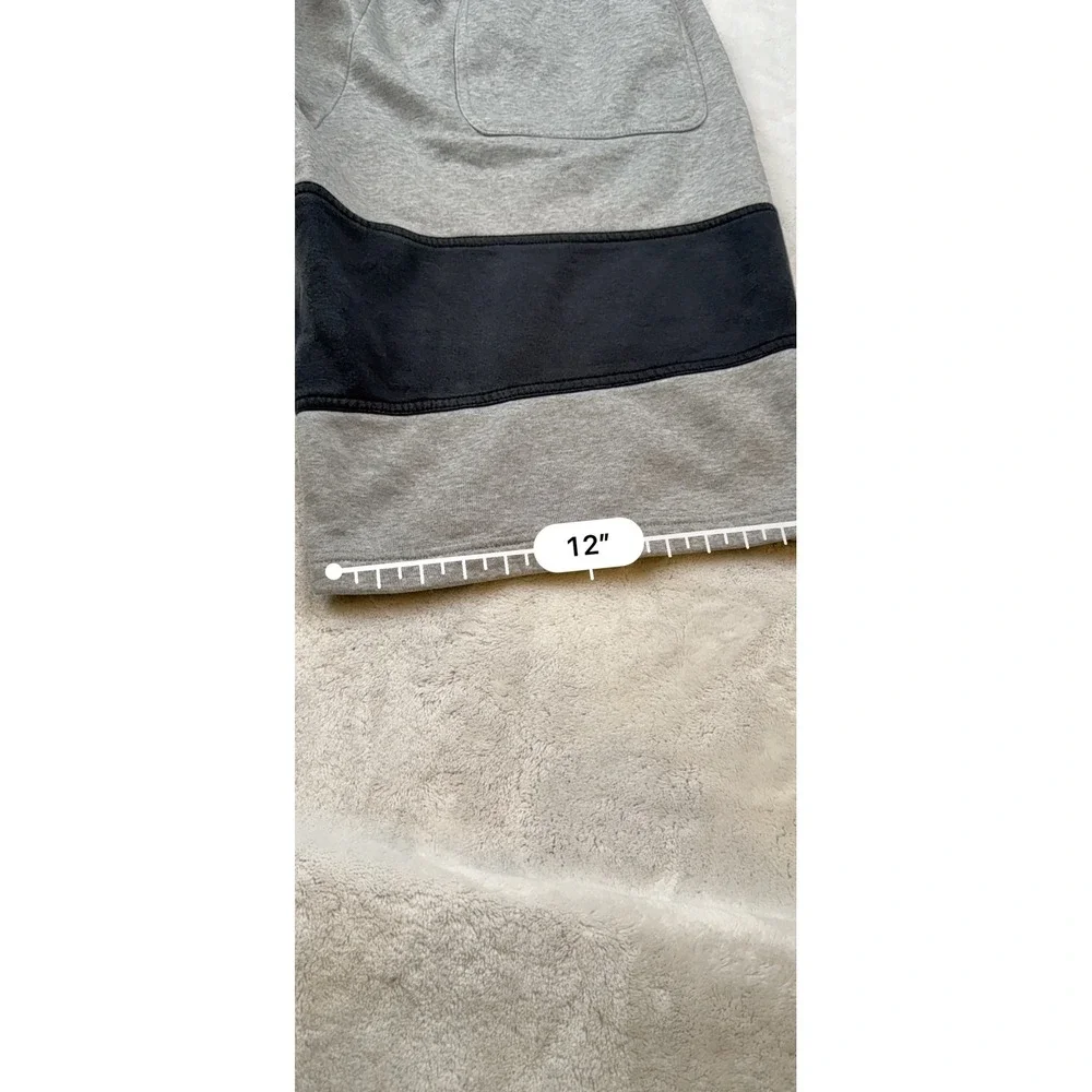 Jordan Men's Shorts Size‎ M Gray Black Sweat Drawstring Pockets Casual